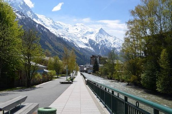 Comment trouver la bonne agence immobilière pour déménager de Gironde à Chamonix?