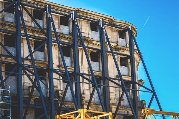 Rénovation de Façade à Bordeaux : L'Art de Revitaliser les Murs de la Cité du Vin